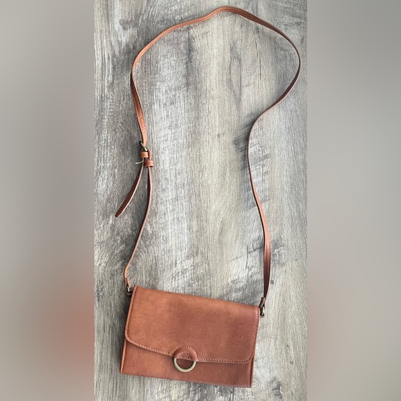 Universal Thread Crossbody - Picture 12 of 12